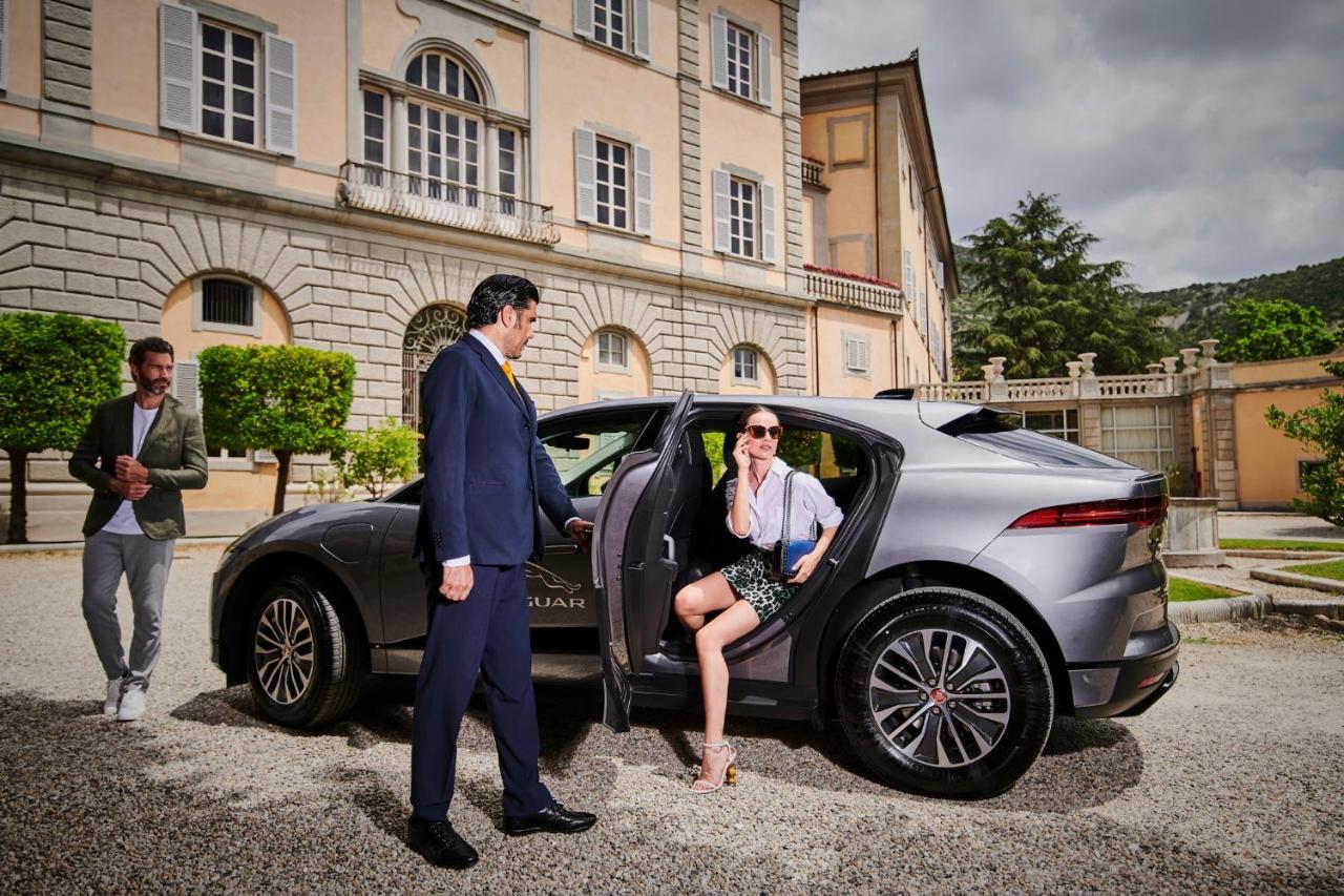 圣朱利亚诺-泰尔梅 巴尼 － 迪比萨宫及水疗中心酒店 外观 照片 Jaguar Land Rover's chauffeur service