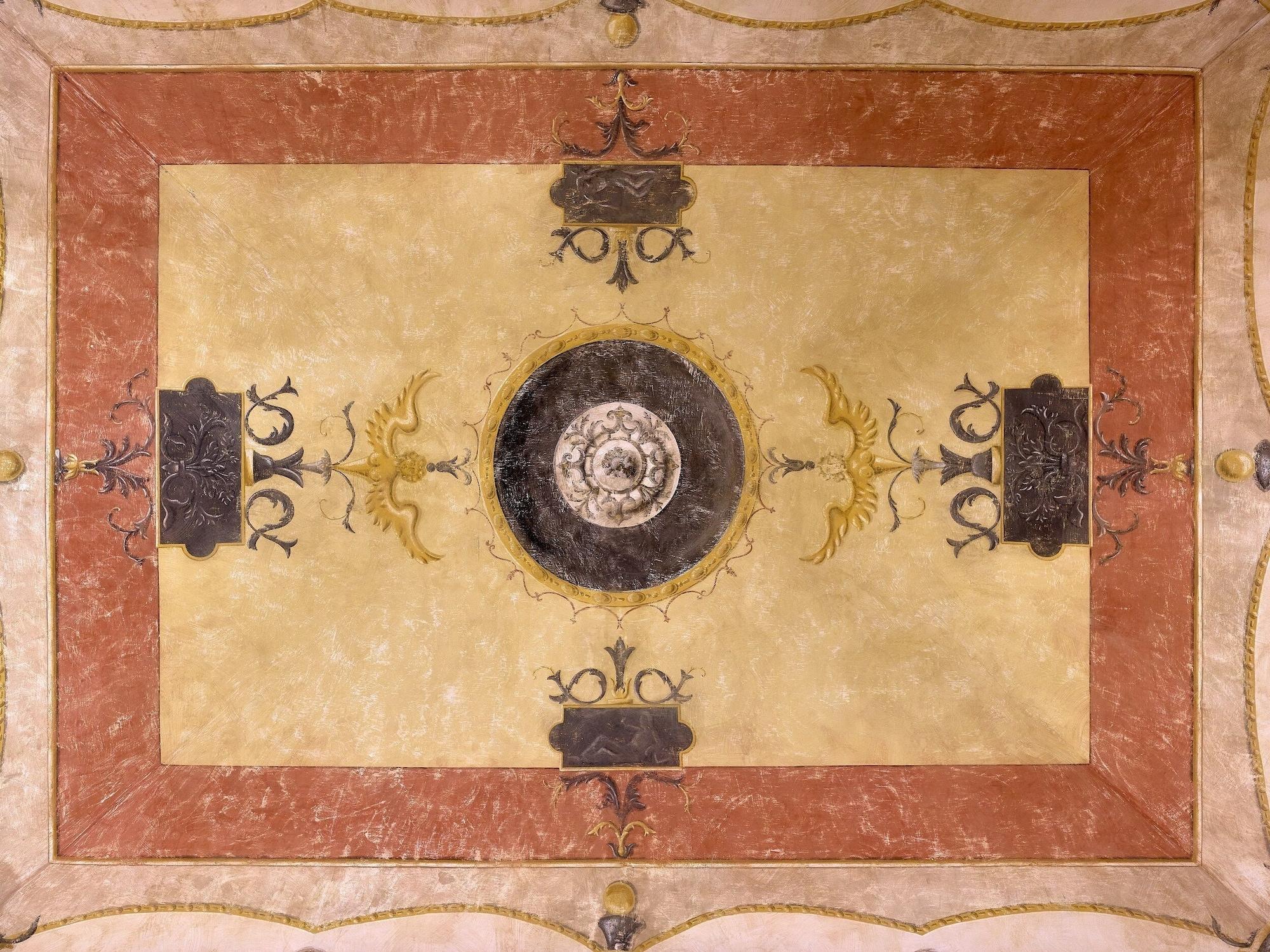 圣朱利亚诺-泰尔梅 巴尼 － 迪比萨宫及水疗中心酒店 外观 照片 Ceiling of the church