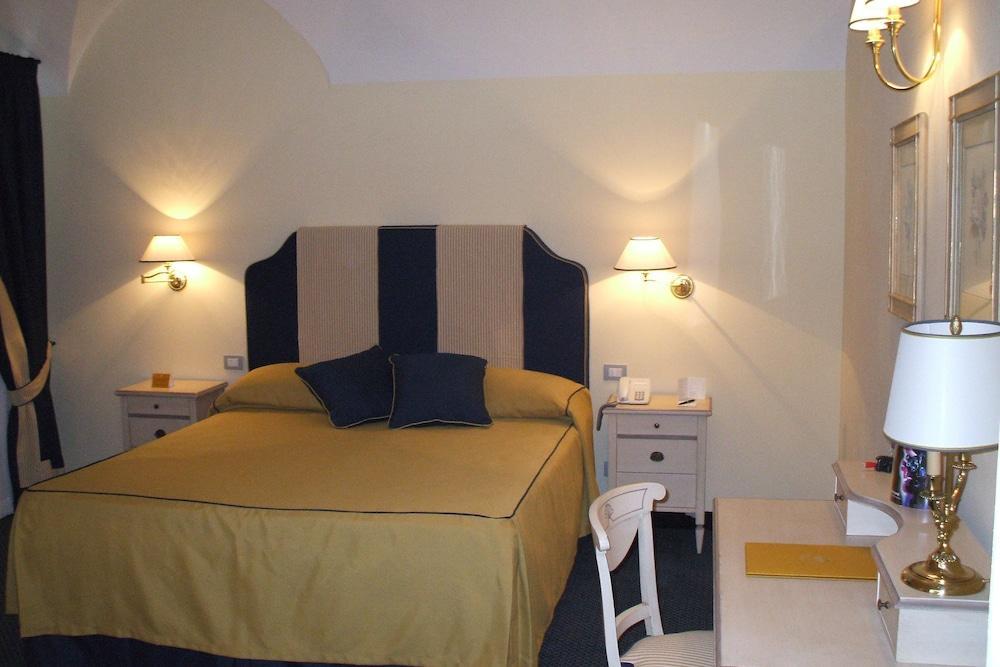 圣朱利亚诺-泰尔梅 巴尼 － 迪比萨宫及水疗中心酒店 外观 照片 A room at the hotel