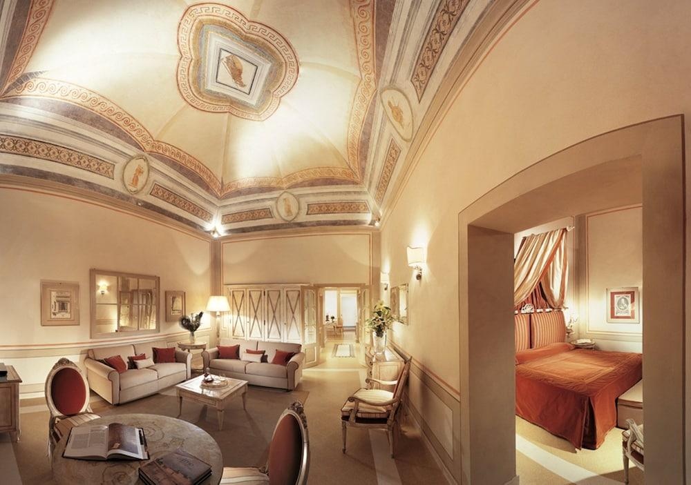 圣朱利亚诺-泰尔梅 巴尼 － 迪比萨宫及水疗中心酒店 外观 照片 A suite at the Hotel Excelsior