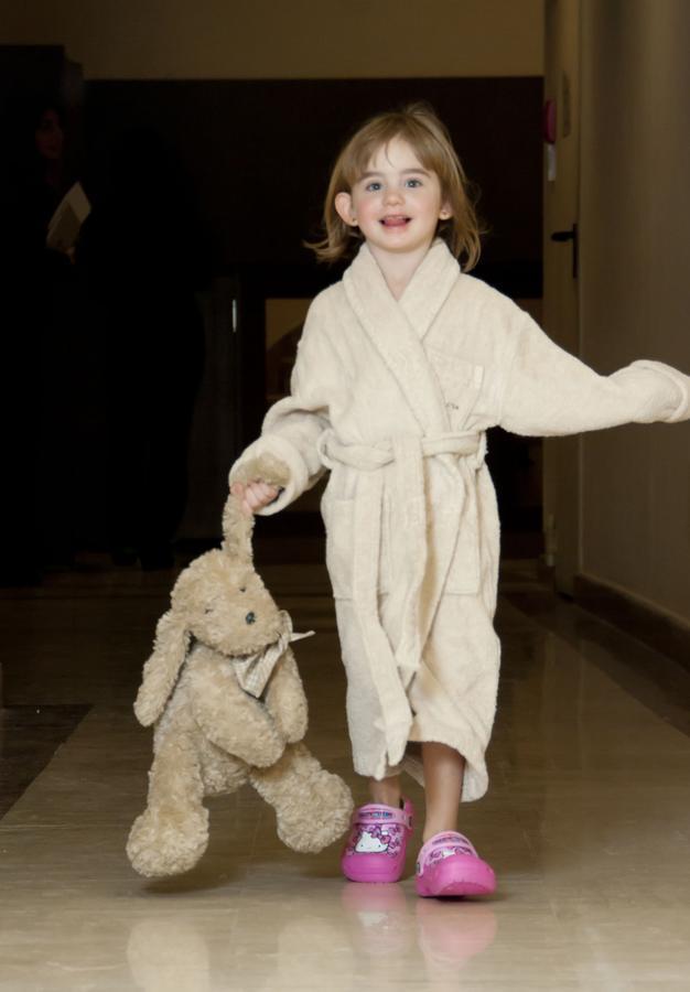 圣朱利亚诺-泰尔梅 巴尼 － 迪比萨宫及水疗中心酒店 外观 照片 A child wearing a bathrobe
